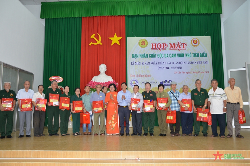 Cần Thơ: Họp mặt nạn nhân chất độc da cam vượt khó