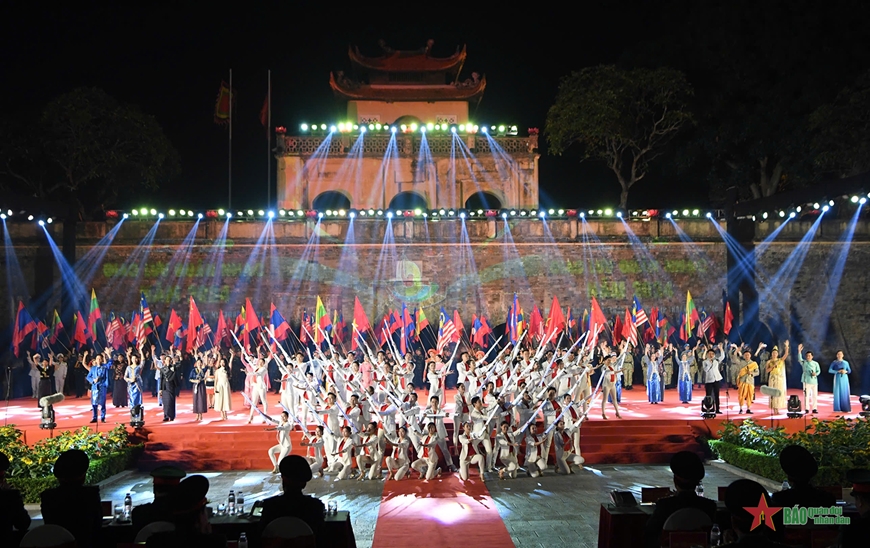 Đại tướng Nguyễn Tân Cương chủ trì Tổng duyệt Lễ khai mạc Giao lưu quân nhạc năm 2024
