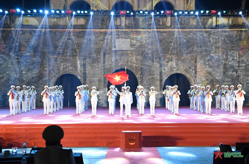 Đại tướng Nguyễn Tân Cương chủ trì Tổng duyệt Lễ khai mạc Giao lưu quân nhạc năm 2024