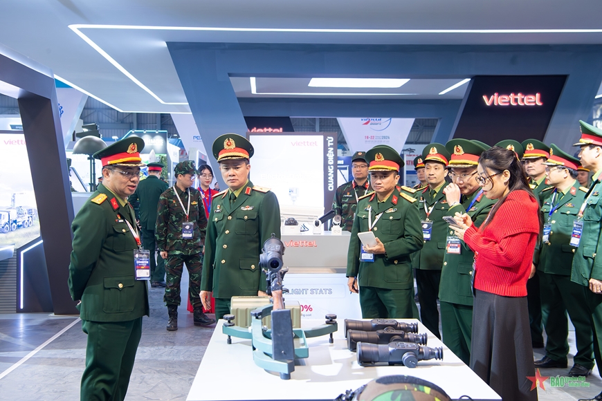 Viettel trưng bày hơn 120 sản phẩm công nghiệp quốc phòng công nghệ cao