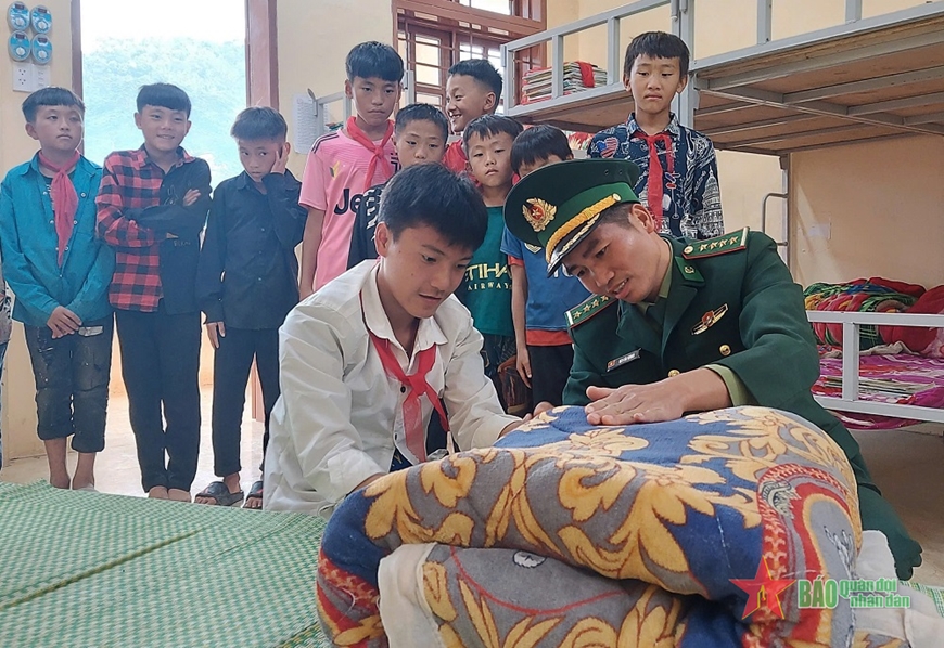 Vài gợi ý để giúp đồng bào, trẻ em vùng cao thiết thực