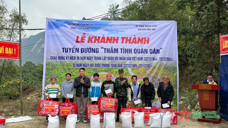 Hòa An: Khánh thành tuyến đường “Thắm tình quân dân” tại xóm Cốc Phia, xã Quang Trung