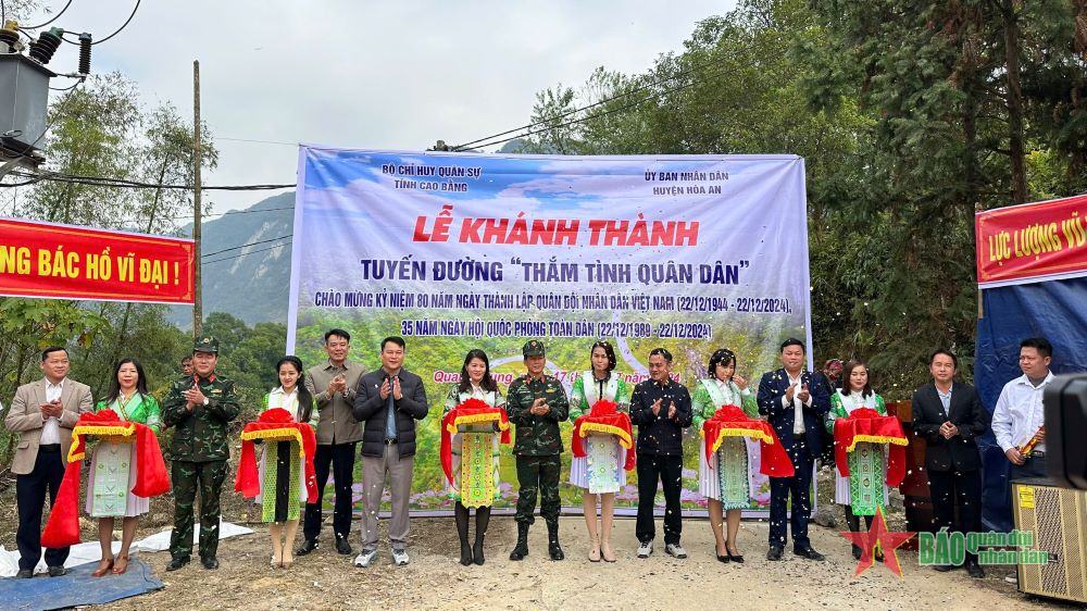 Hòa An: Khánh thành tuyến đường “Thắm tình quân dân” tại xóm Cốc Phia, xã Quang Trung