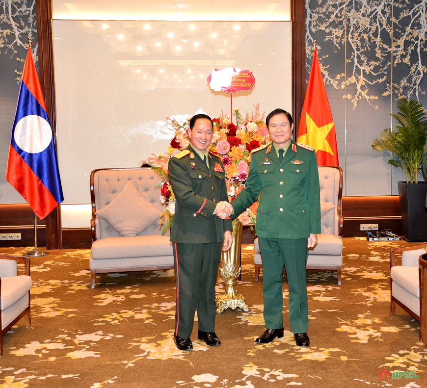 Đại tướng Nguyễn Tân Cương gặp Bộ trưởng Bộ Quốc phòng Lào