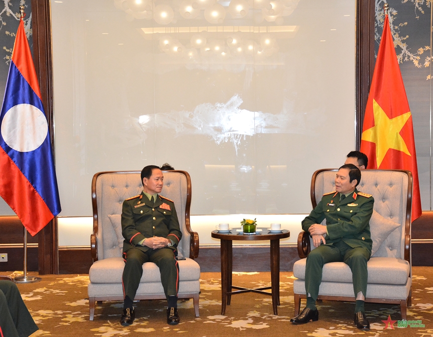 Đại tướng Nguyễn Tân Cương gặp Bộ trưởng Bộ Quốc phòng Lào