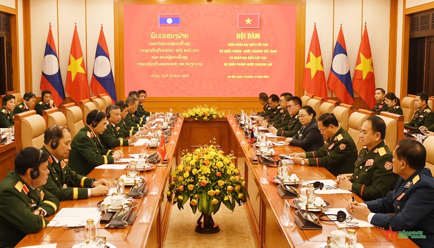 Đại tướng Phan Văn Giang hội đàm với Bộ trưởng Bộ Quốc phòng Lào