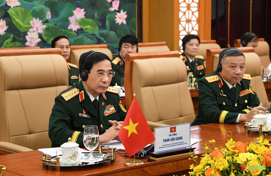 Đại tướng Phan Văn Giang hội đàm với Bộ trưởng Bộ Quốc phòng Lào