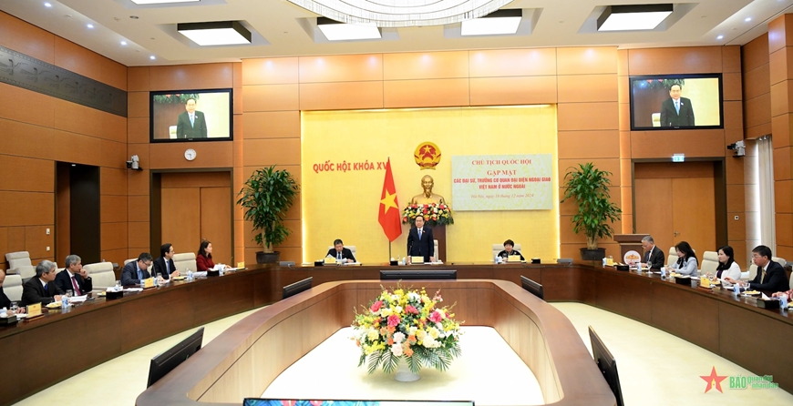 Chủ tịch Quốc hội Trần Thanh Mẫn gặp mặt các Đại sứ, Trưởng cơ quan đại diện ngoại giao Việt Nam ở nước ngoài