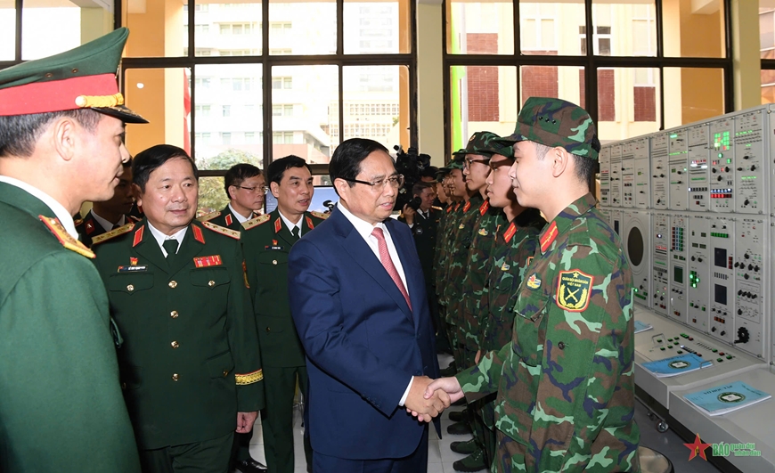 Thủ tướng Chính phủ Phạm Minh Chính thăm và làm việc tại Học viện Kỹ thuật quân sự