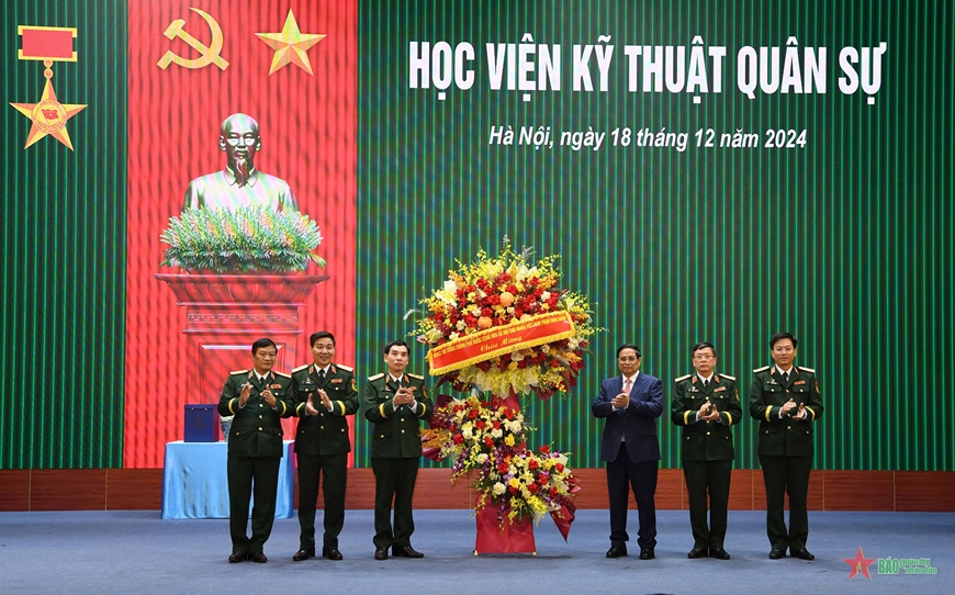 Thủ tướng Chính phủ Phạm Minh Chính thăm và làm việc tại Học viện Kỹ thuật quân sự