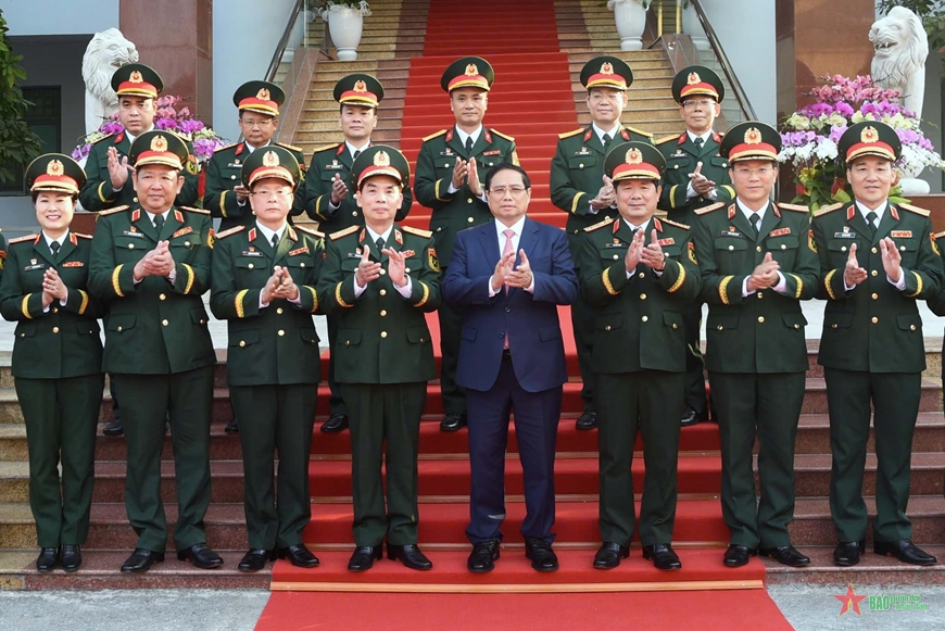 Thủ tướng Chính phủ Phạm Minh Chính thăm và làm việc tại Học viện Kỹ thuật quân sự