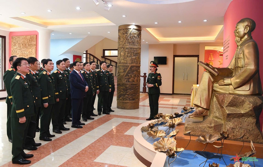 Thủ tướng Chính phủ Phạm Minh Chính thăm và làm việc tại Học viện Kỹ thuật quân sự