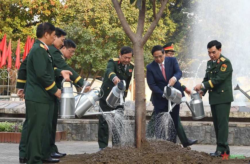 Thủ tướng Chính phủ Phạm Minh Chính thăm và làm việc tại Học viện Kỹ thuật quân sự