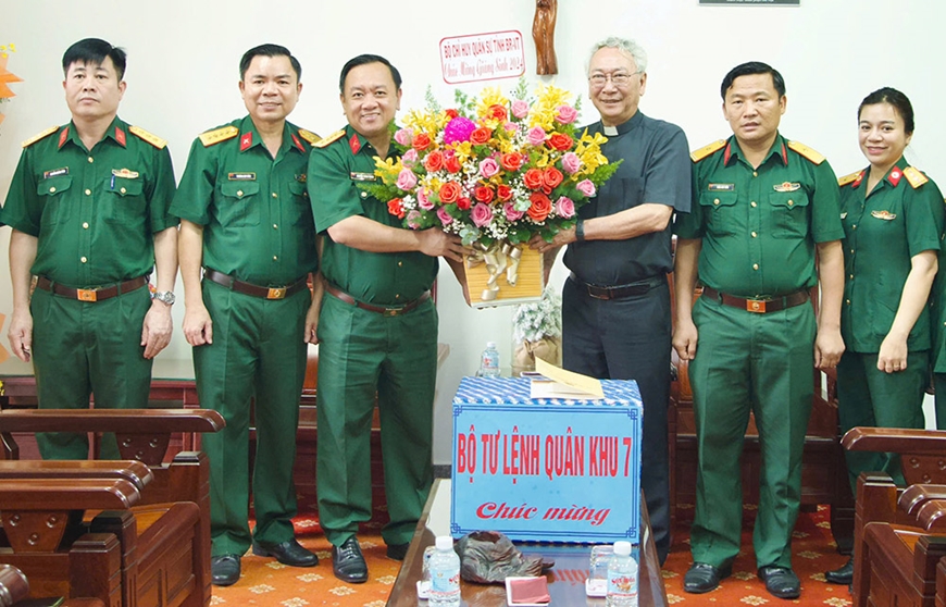 Gắn kết nghĩa tình với nhân dân