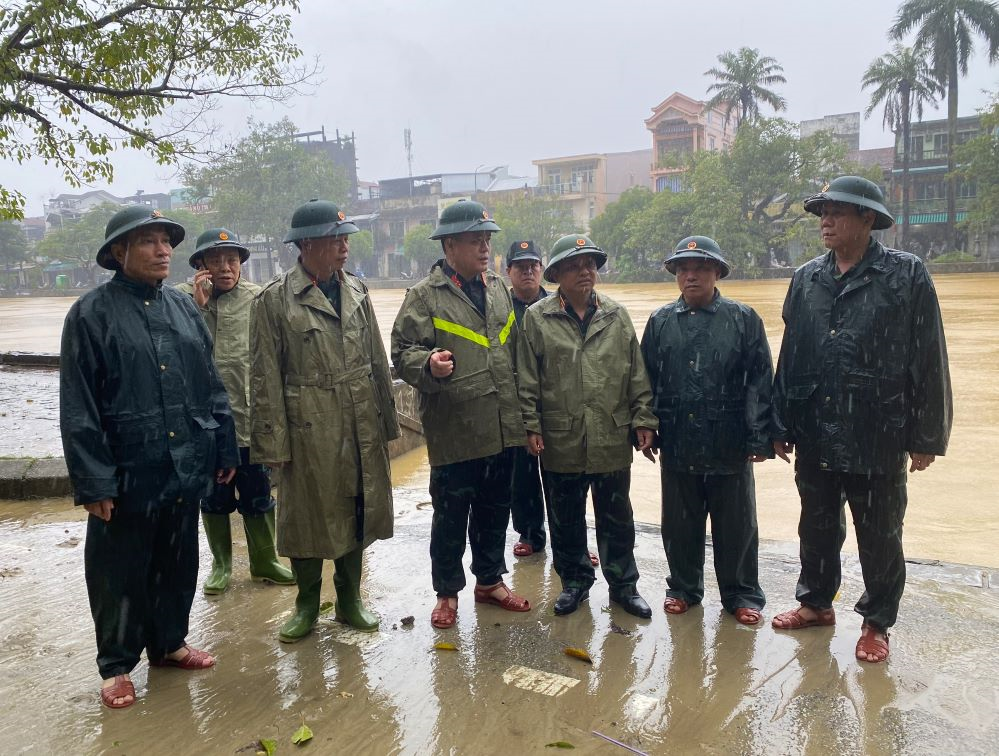 Về với nhân dân là lẽ tự nhiên