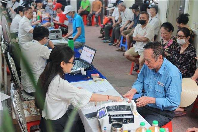 Thủ tướng chỉ thị chi trả gộp 2 tháng lương hưu, tạo điều kiện cho người thụ hưởng chính sách vui Xuân