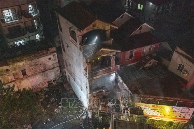 Cháy lớn tại đường Phạm Văn Đồng, Hà Nội khiến nhiều người thương vong