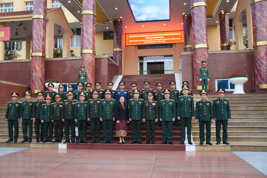 Bộ trưởng Bộ Quốc phòng Lào thăm và nói chuyện tại Học viện Quốc phòng