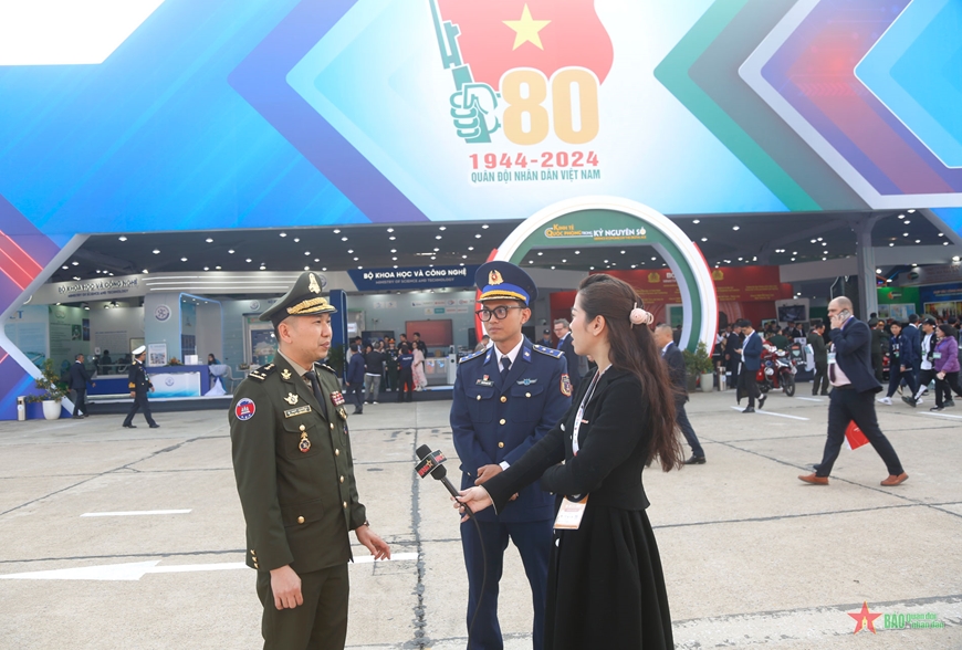 Đoàn đại biểu lực lượng thực thi pháp luật trên biển các nước tham quan Triển lãm Quốc phòng quốc tế Việt Nam 2024