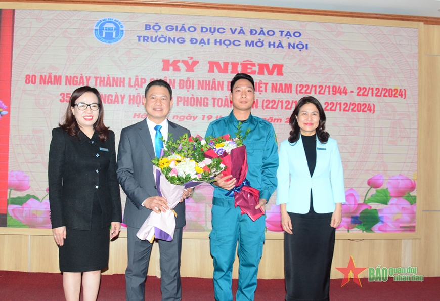 Trường Đại học Mở Hà Nội hoàn thành xuất sắc nhiệm vụ quân sự, quốc phòng năm 2024