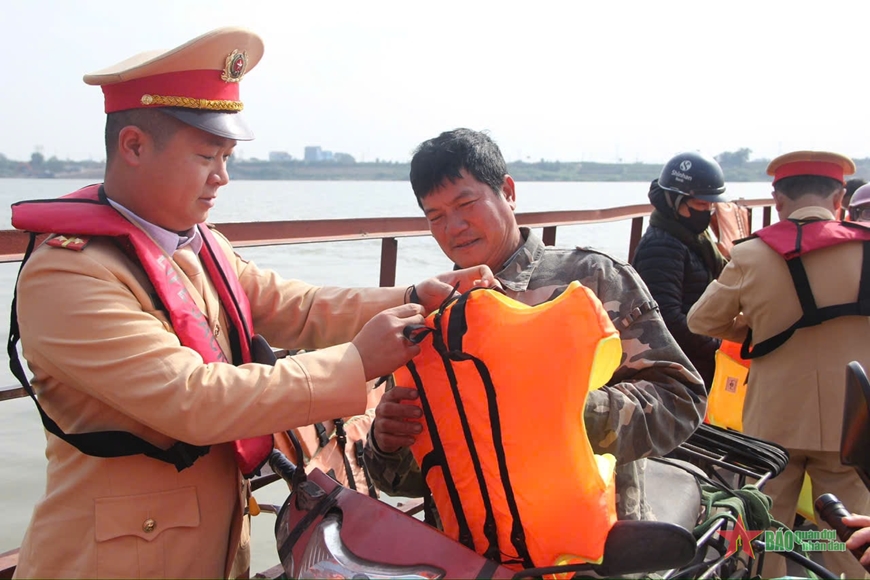 Triển khai mô hình “Bến khách an toàn giao thông” trên đường thủy