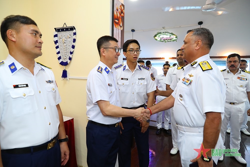 Đoàn công tác Cảnh sát biển Việt Nam chào xã giao Tư lệnh bờ Tây Lực lượng Bảo vệ bờ biển Ấn Độ