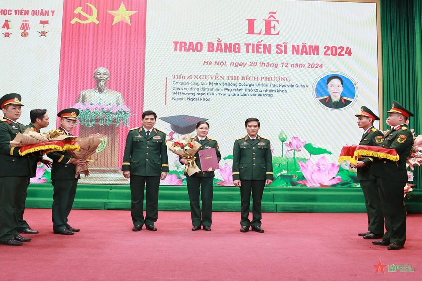 Học viện Quân y trao Bằng tiến sĩ cho 49 nghiên cứu sinh