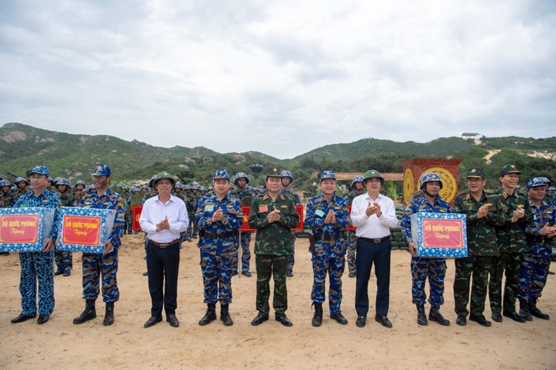 Phát huy vai trò nòng cốt Quân đội anh hùng, xây dựng nền quốc phòng toàn dân vững mạnh