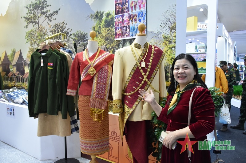 Gian trưng bày của Lào gây ấn tượng tại Triển lãm Quốc phòng quốc tế Việt Nam 2024