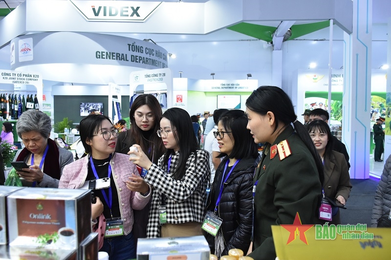 Gian trưng bày của Lào gây ấn tượng tại Triển lãm Quốc phòng quốc tế Việt Nam 2024