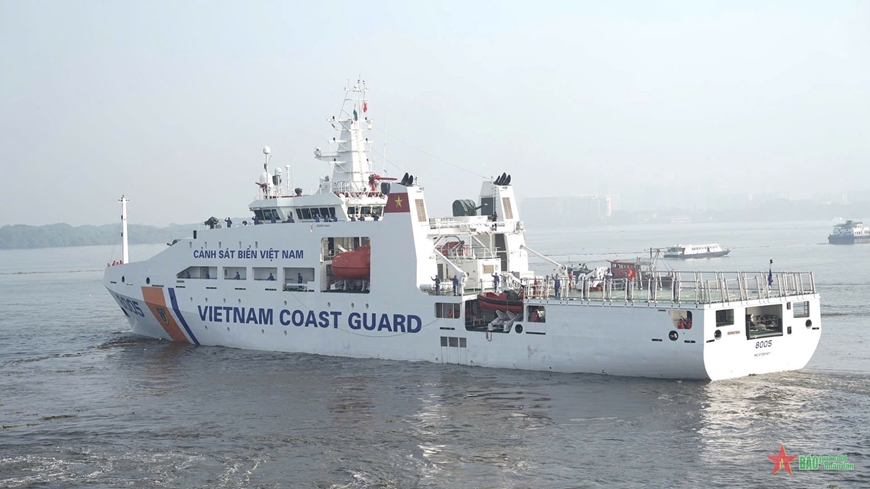 Tàu CSB 8005 rời cảng thành phố Kochi