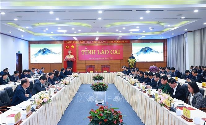 Thủ tướng Phạm Minh Chính làm việc với Ban Thường vụ Tỉnh ủy Lào Cai