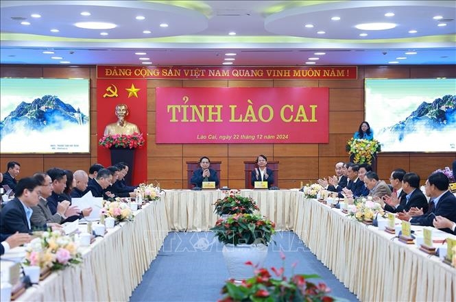 Thủ tướng Phạm Minh Chính làm việc với Ban Thường vụ Tỉnh ủy Lào Cai