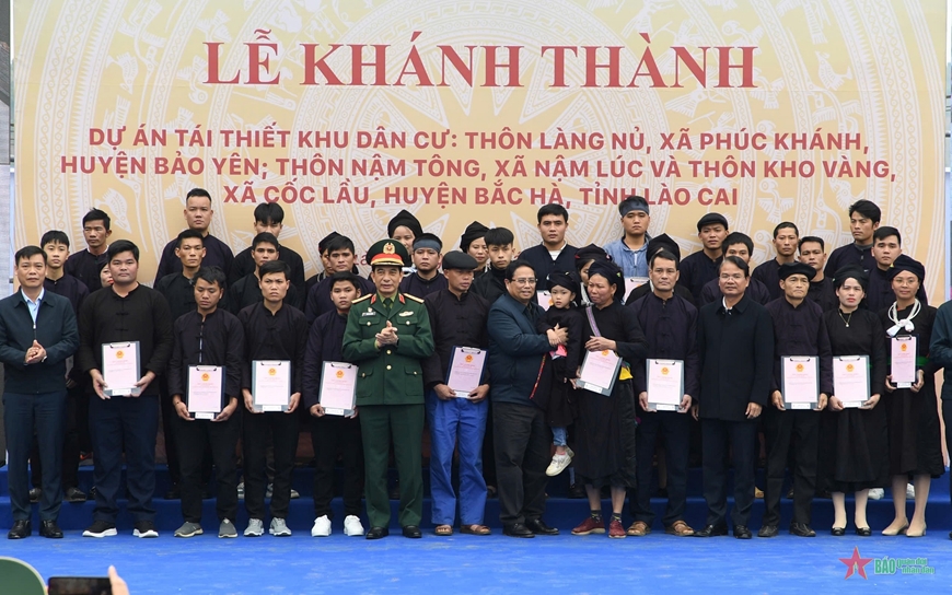 Thủ tướng Chính phủ Phạm Minh Chính dự Lễ khánh thành dự án tái thiết khu dân cư thôn Làng Nủ, thôn Nậm Tông và thôn Kho Vàng
