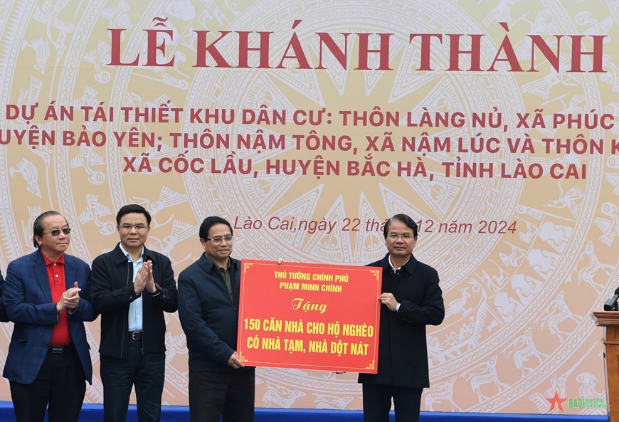 Thủ tướng Chính phủ Phạm Minh Chính dự Lễ khánh thành dự án tái thiết khu dân cư thôn Làng Nủ, thôn Nậm Tông và thôn Kho Vàng