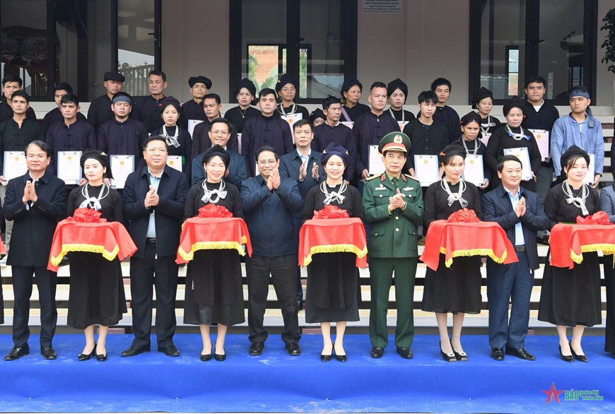 Thủ tướng Chính phủ Phạm Minh Chính dự Lễ khánh thành dự án tái thiết khu dân cư thôn Làng Nủ, thôn Nậm Tông và thôn Kho Vàng
