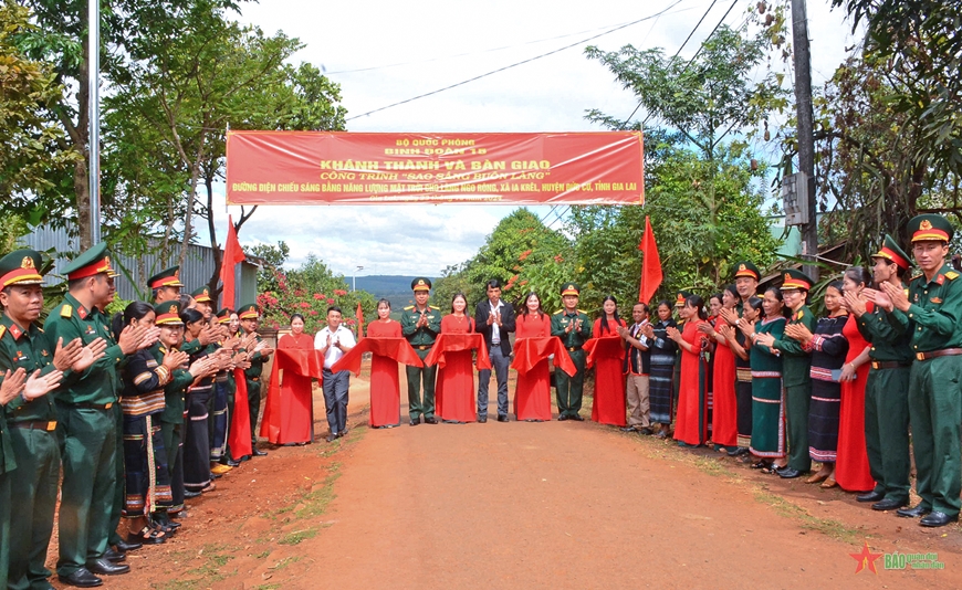 Binh đoàn 15 bàn giao 3 công trình “Sao sáng buôn làng” tại Gia Lai