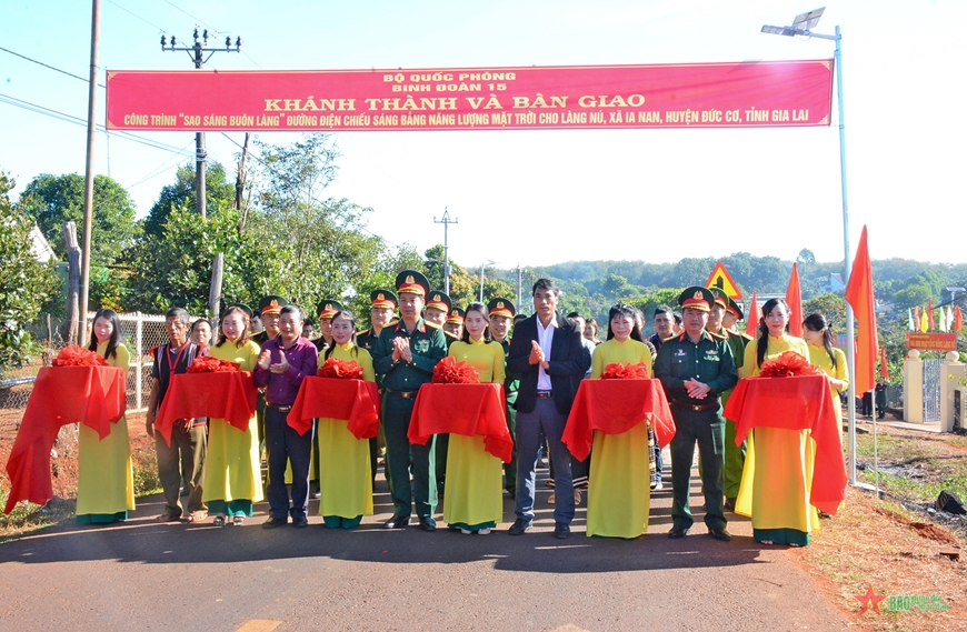 Binh đoàn 15 bàn giao 3 công trình “Sao sáng buôn làng” tại Gia Lai