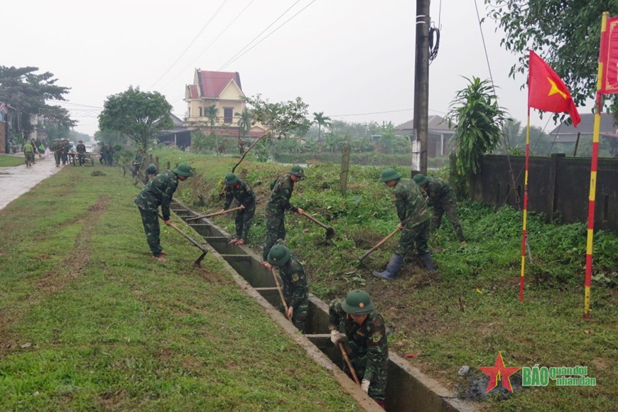 Quân khu 4 kiểm tra hoạt động hành quân dã ngoại làm công tác dân vận tại Quảng Trị