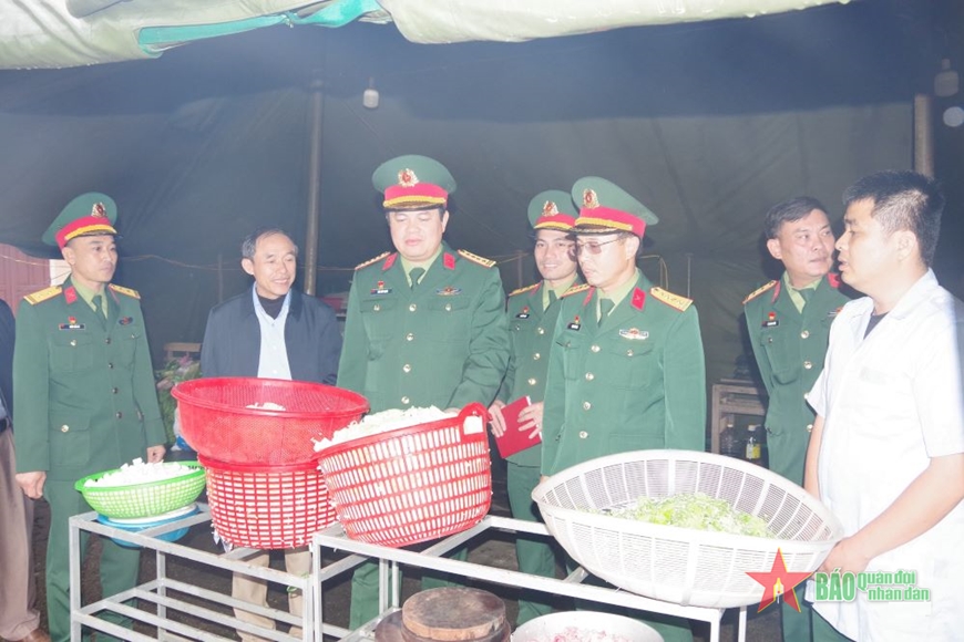 Quân khu 4 kiểm tra hoạt động hành quân dã ngoại làm công tác dân vận tại Quảng Trị