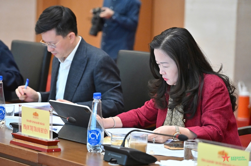 Hội đồng chấm Chung khảo Giải Diên Hồng lần thứ ba lựa chọn các tác phẩm xuất sắc