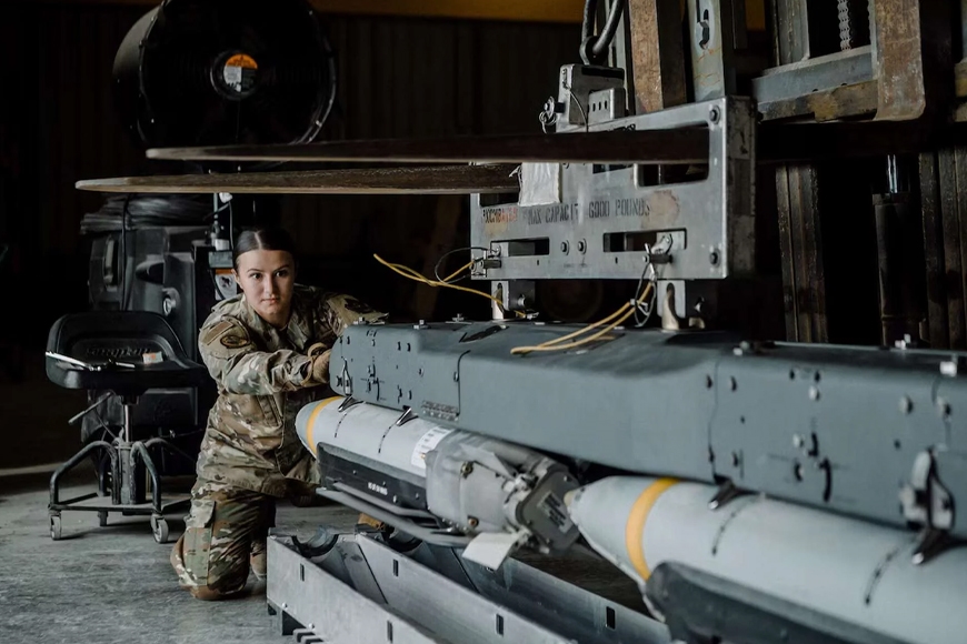 Quân sự thế giới hôm nay (25-12): Máy bay chiến đấu F-22 Raptor sẽ thống trị trên không?