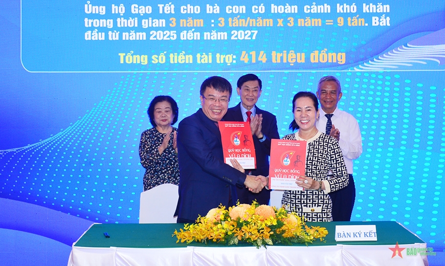Hơn 5.000 suất học bổng Vừ A Dính được trao đến học sinh, sinh viên dân tộc thiểu số, vùng biển đảo