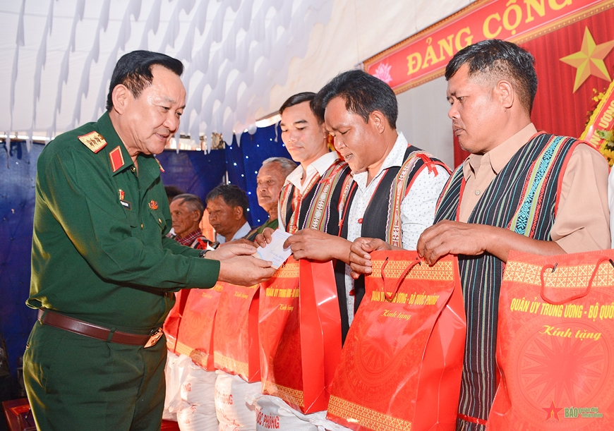 Binh đoàn 15 tổ chức Lễ khánh thành, bàn giao Nhà rông văn hóa xã Ia Chía