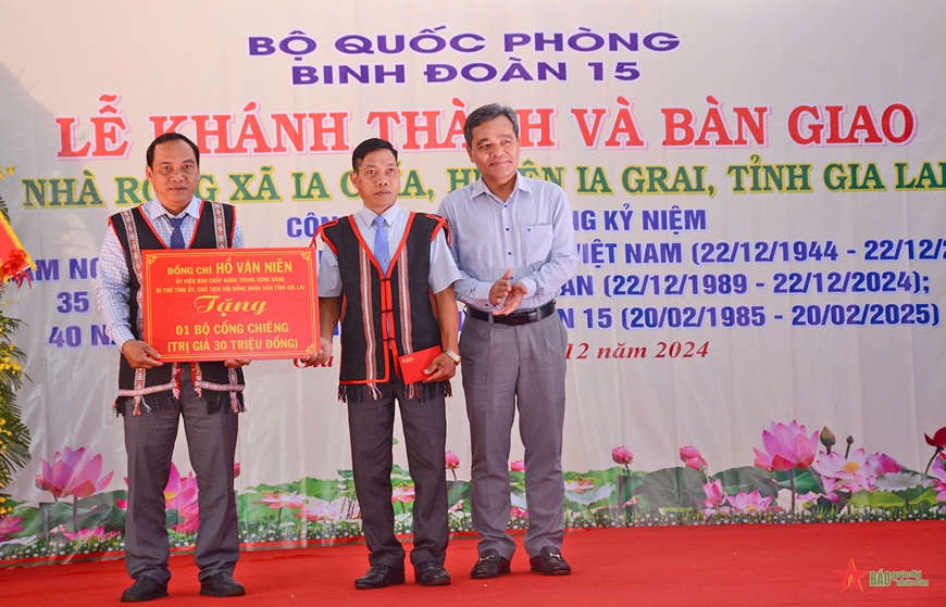 Binh đoàn 15 tổ chức Lễ khánh thành, bàn giao Nhà rông văn hóa xã Ia Chía