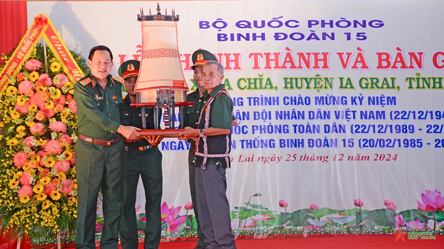 Binh đoàn 15 tổ chức Lễ khánh thành, bàn giao Nhà rông văn hóa xã Ia Chía
