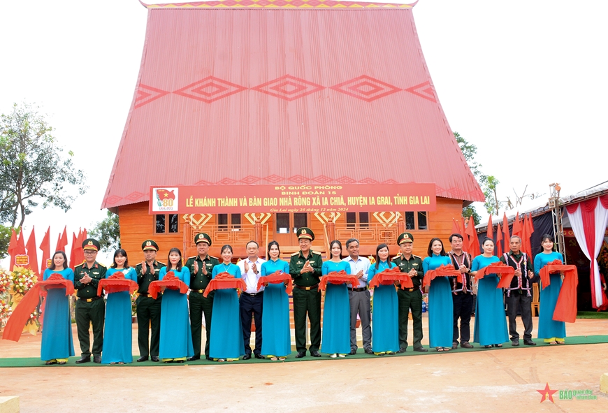 Binh đoàn 15 tổ chức Lễ khánh thành, bàn giao Nhà rông văn hóa xã Ia Chía