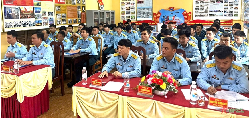 Sư đoàn Không quân 372 khai mạc tập huấn khung huấn luyện chiến sĩ mới năm 2025