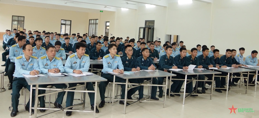 Sư đoàn Không quân 372 khai mạc tập huấn khung huấn luyện chiến sĩ mới năm 2025