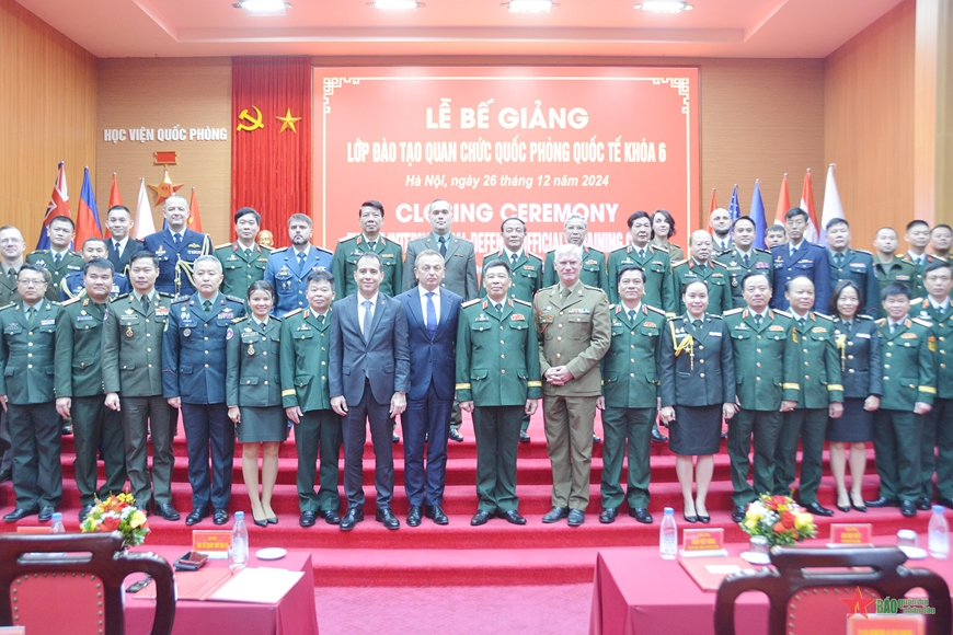 Học viện Quốc phòng bế giảng lớp đào tạo quan chức quốc phòng quốc tế